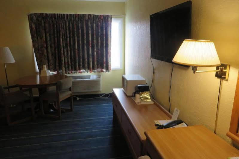 Days Inn By Wyndham Alexandria Mn Exterior foto
